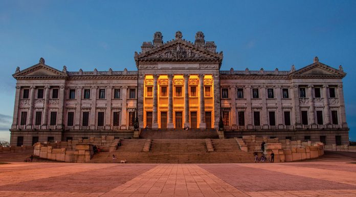 Anfitriones de alojamientos a través de plataformas digitales no están de acuerdo con proyecto de ley sobre alquileres Palacio Legislativo