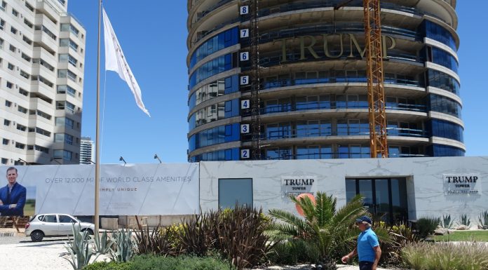 La torre Trump es “la más reciente debacle” de la empresa del millonario presidente