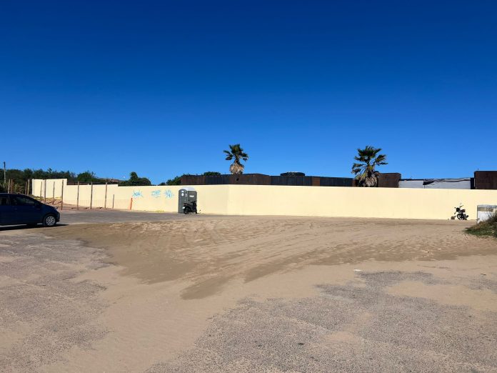 laplage La empresa deberá presentar el proyecto de remodelación dentro de los 30 días establecidos, el cual será evaluado en función de su compatibilidad con la autorización del Ministerio de Ambiente y otros requisitos administrativos