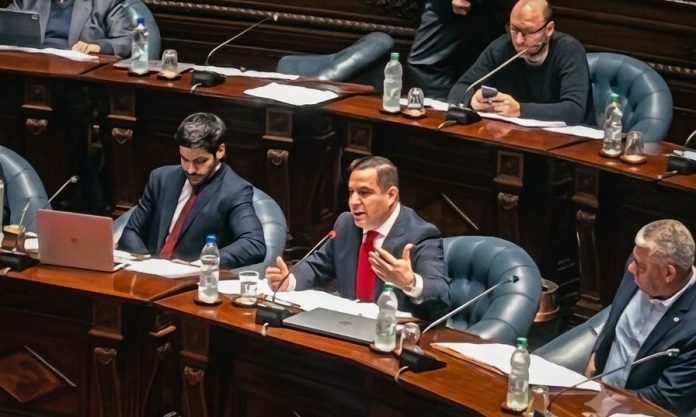 demódena