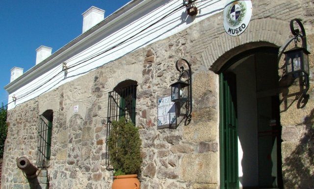 Mesa de discusión: “La identidad, ¿entre la pertenencia y el extrañamiento?”