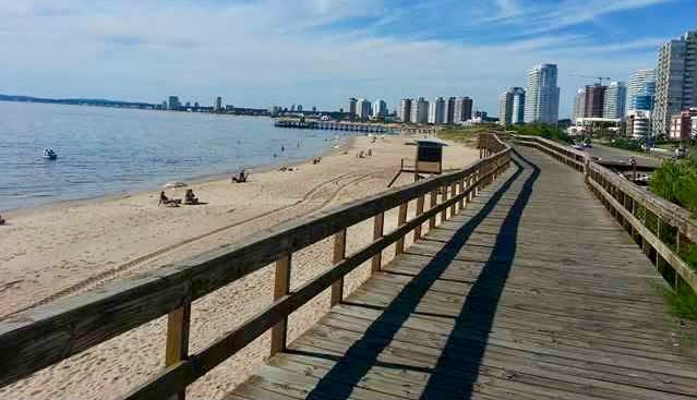 Pasarela de Playa Mansa recordará a Ricardo Espalter y Alberto Olmedo