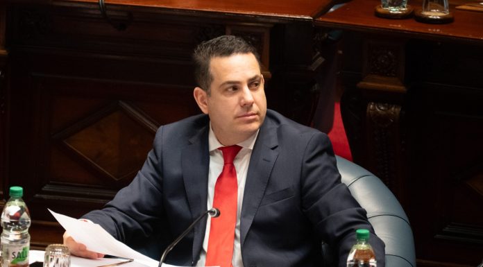 Senador De Módena reclama mayor control sobre Paranair tras cancelaciones de vuelos a Rivera y Salto